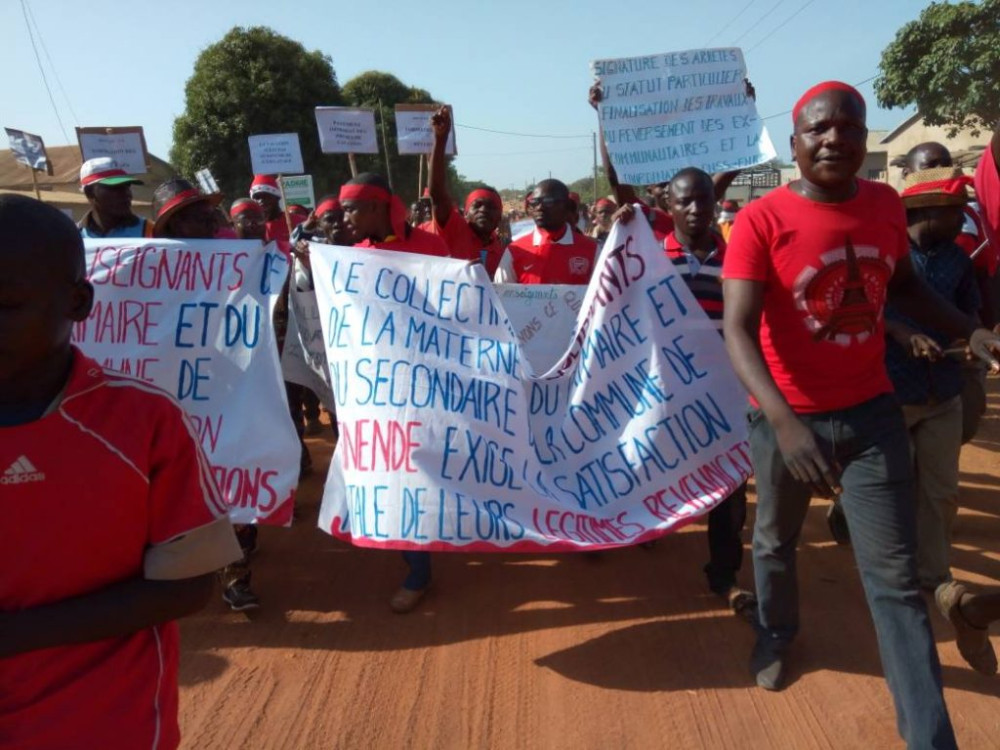 COLERE ROUGE DU COLLECTIF DES ENSEIGNANTS DE LA COMMUNE DE SINENDE