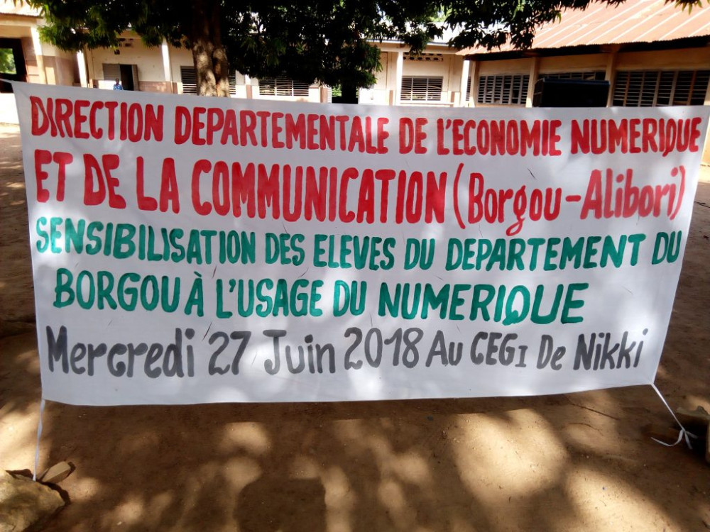 LES ELEVES DE LA COMMUNE DE NIKKI A L&rsquo;ECOLE DE L&rsquo;USAGE DU NUMERIQUE