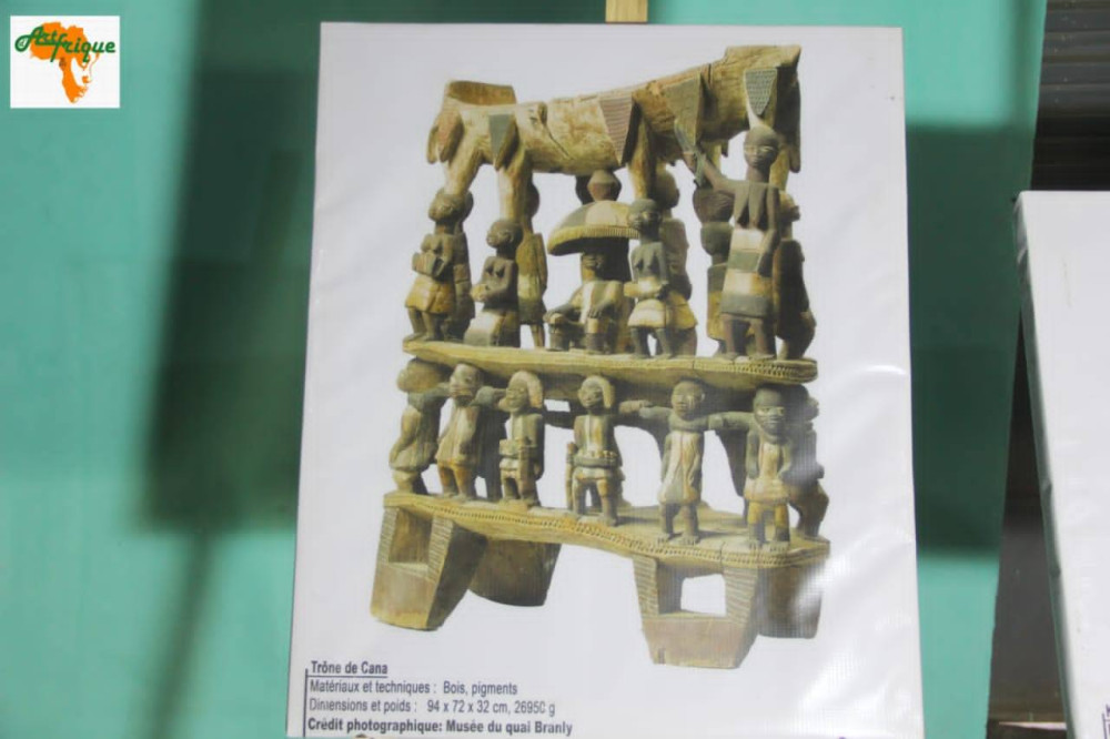 Les populations de Nikki à la découverte des 26 trésors royaux du Bénin.