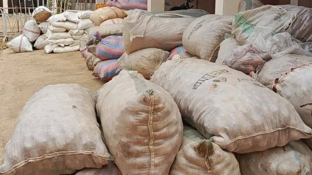 Le conseil communal de Nikki, un Bon Samaritain pour les écoles à cantine scolaire de la commune.