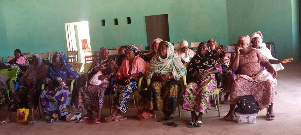 Le Ministère du Numérique sensibilise les groupements de femmes de la commune de Nikki sur les usages du numérique.