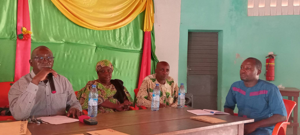 ÉDUCATION : Les Groupements de Femmes issus de la Communauté d'Épargne et de Crédit Interne(CECI) apportent leur soutien pour le fonctionnement de la cantine scolaire dans la commune de Nikki.