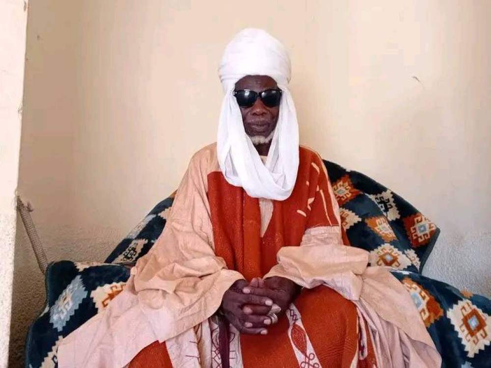 Audience au palais impérial de Nikki : Majesté Saorésounon reçoit les bénédictions du Sinaboko de Nikki.