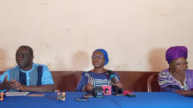 Bembéréké, carrefour de la foire de santé à l'initiative de l'Organisation Non Gouvernementale Femmes, Enfants et Jeunes Épanouis du Bénin(FEJEB ONG).